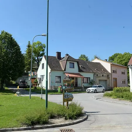 Landhaus Nitsch Appartement - Gaestehaus Nitsch Appartement Prinzendorf an Der Zaya Exterior photo